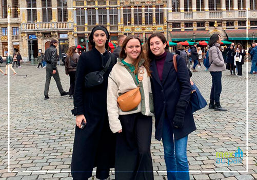 Au pairs mexicanas en la Grand-Place de Bruselas
